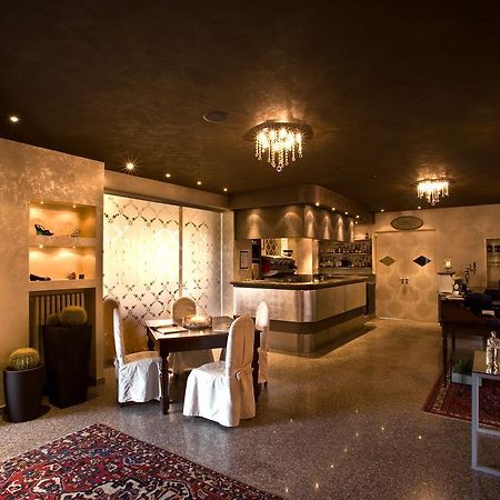 Hotel Sullivan Ponte San Marco Екстериор снимка