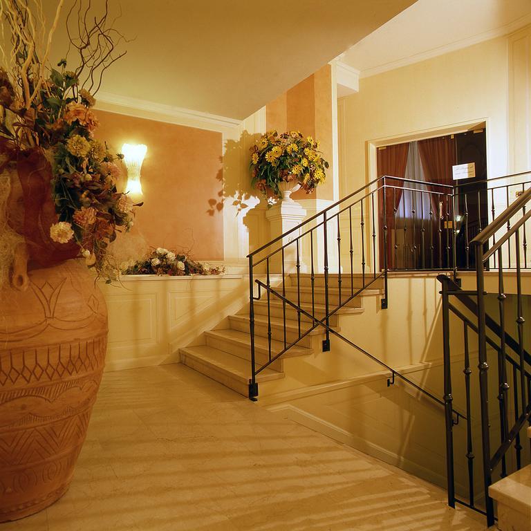 Hotel Sullivan Ponte San Marco Екстериор снимка