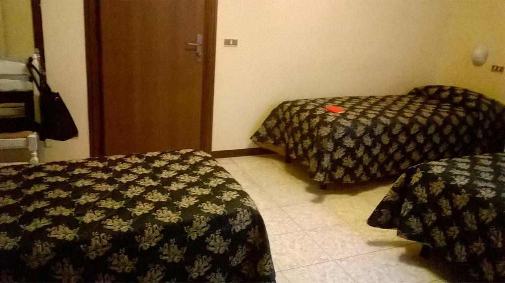 Hotel Sullivan Ponte San Marco Стая снимка